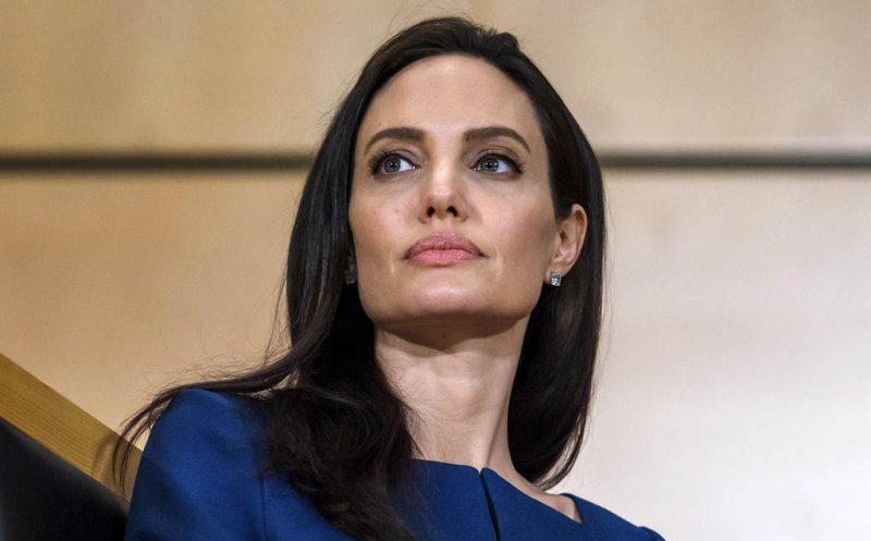Angelina Jolie era „geloasă” pe Brad Pitt şi ”depresivă”, dezvăluie o fostă bonă