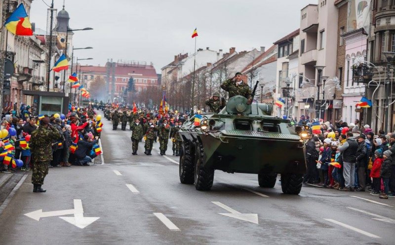 CENTENAR. 430 militari şi 71 de mijloace tehnice la parada de 1 Decembrie de la Cluj