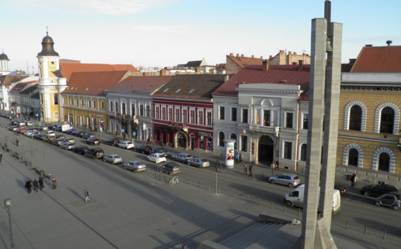 CENTENAR. Parcarea, interzisă pe Bulevardul Eroilor