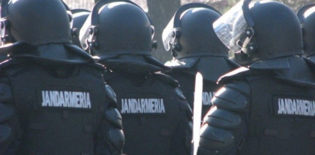CENTENAR. Huiduieli la parada de la Alba Iulia. Ultraşii anunţă că vor boicota Jandarmeria
