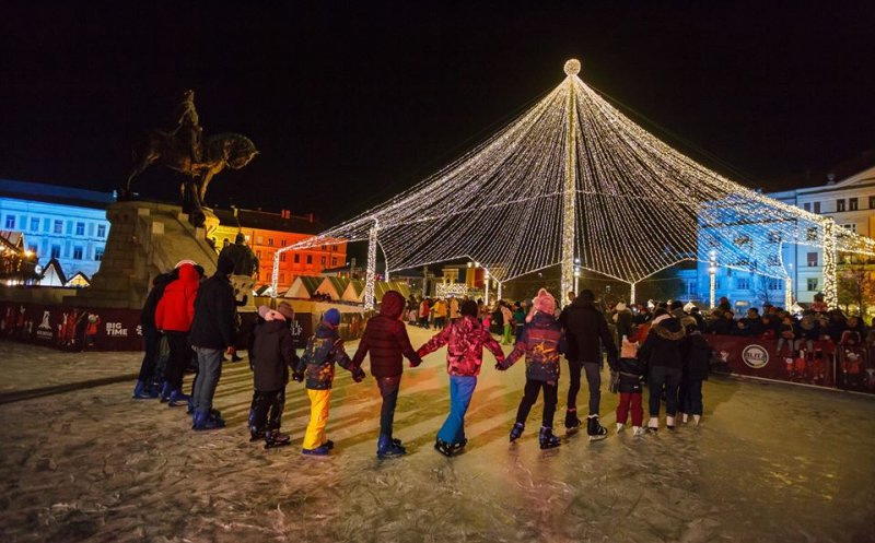 CENTENAR. Clujenii au încins Hora Unirii pe patinoar