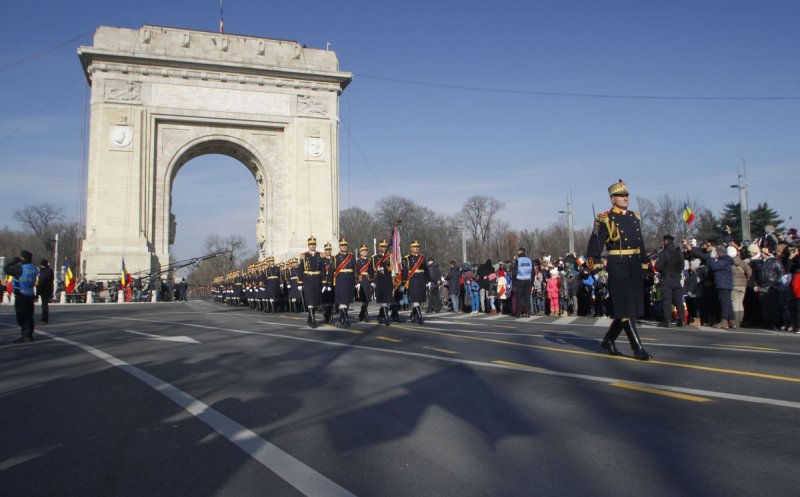 CENTENAR. Paradă fastuoasă la Arcul de Triumf din Capitală