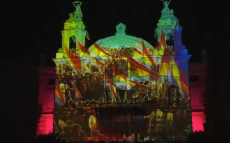 Final de CENTENAR la Cluj. Momente importante din istoria României, prezentate prin videoproiecții, actori, muzică. Şi artificii