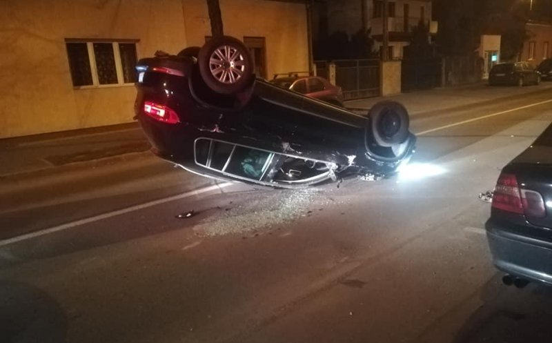 Ce a păţit şoferul care şi-a lăsat maşina cu roţile în sus, pe mijlocul unui drum din Cluj. S-a prezentat la poliţie