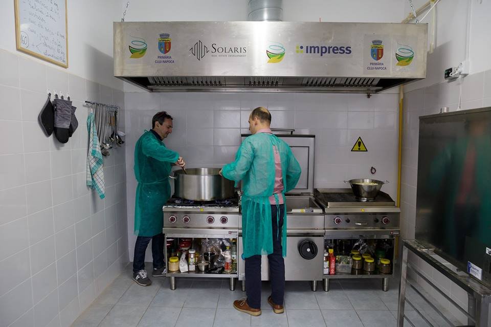 S-a deschis Bucătăria "O masă caldă". Va pregăti, zilnic, 250 de porţii de mâncare. Cum poţi ajuta