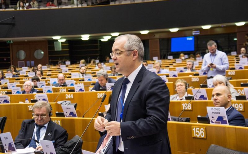 Ce se întâmplă cu românii din Marea Britanie din 2019? Scenariu cu şi fără "Acordul Brexit"