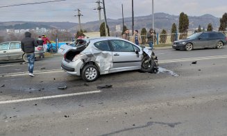 Carambol rutier la Cluj-Napoca. Intrarea dinspre Floreşti, blocată. A fost solicitat SMURD-ul
