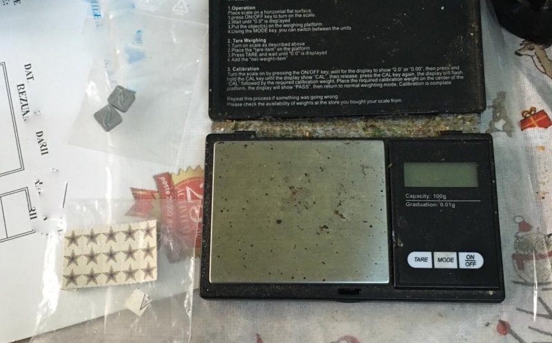 Traficant de droguri, reţinut la Cluj. Vindea cannabis, MDMA şi LSD în club