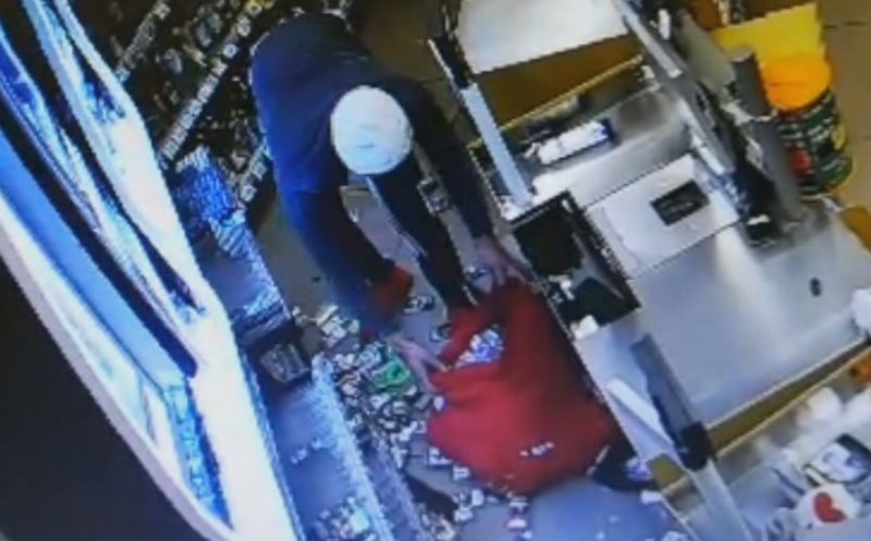"Moş Crăciun", după "cadouri" în gara din Cluj. A fost prins cu sacul plin