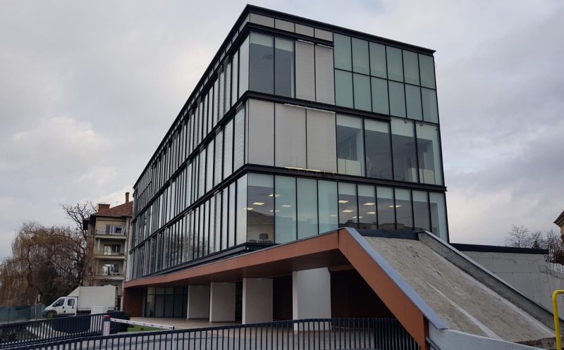 După un deceniu de aşteptare, Inspectoratul Şcolar Cluj se mută în sediu nou
