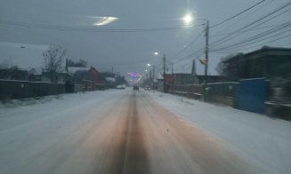 Atenție, șoferi! Zăpadă pe drumurile din Cluj. Se circulă în condiții de iarnă