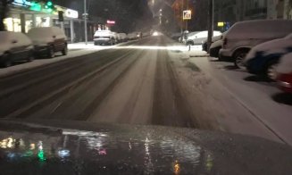 Atenție, șoferi! Zăpadă pe drumurile din Cluj. Se circulă în condiții de iarnă