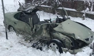 Ninsoarea a dat peste cap România. Curse aeriene întârziate, localităţi fără curent, accidente rutiere