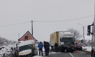 Accident cu 4 răniți în Cluj. Trafic blocat