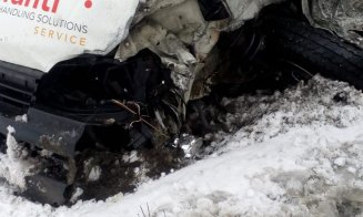 Accident cu patru răniți în Cluj. UPDATE: O persoană a decedat. Traficul este în continuare blocat