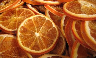 Portocala, elixir al tinereţii. 3 MĂŞTI pentru un ten catifelat
