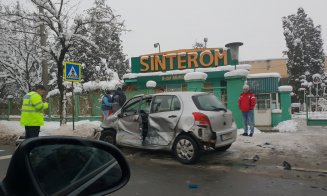 Accident pe Muncii. Implicate, două mașini și o basculantă. Trafic blocat