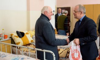 Emil Boc, Moş Crăciun pentru bătrânii de la centrul de îngrijire de la Cluj