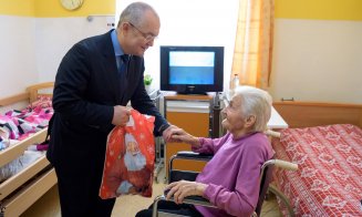 Emil Boc, Moş Crăciun pentru bătrânii de la centrul de îngrijire de la Cluj