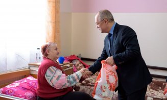 Emil Boc, Moş Crăciun pentru bătrânii de la centrul de îngrijire de la Cluj