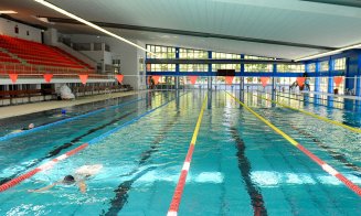 Efectul sarmale + cârnaţi: Sute de clujeni au luat cu asalt bazinul UBB după Crăciun, ca să dea jos "rezervele" acumulate de sărbători