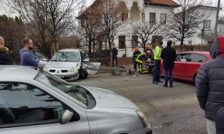 A furat startul Revelionului. Un șofer băut a lovit o mașină și a vrut să fugă de la locul accidentului