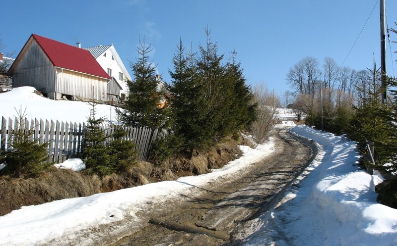 Poliția i-a amendat pe drumari că nu au curățat drumurile spre Mărișel și Valea Drăganului