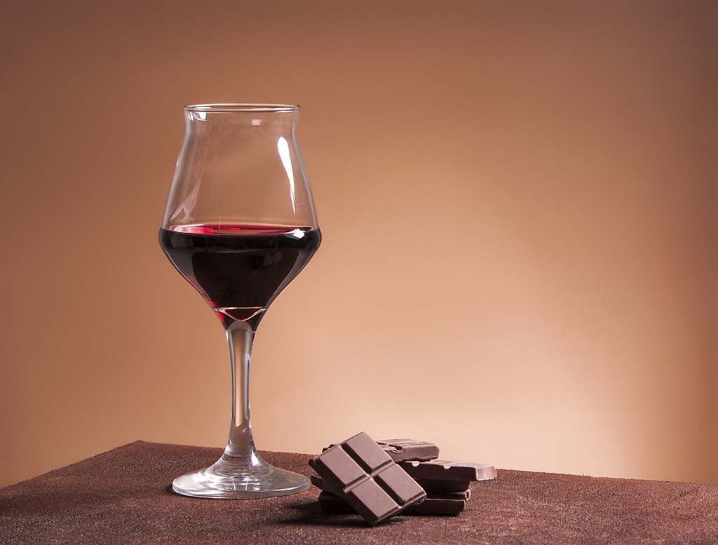 Dieta delicioasă, perfectă pentru o iarnă friguroasă: ciocolată și vin