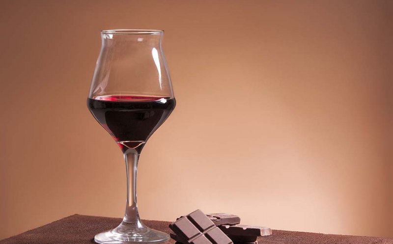 Dieta delicioasă, perfectă pentru o iarnă friguroasă: ciocolată și vin