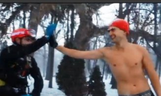 Un clujean  se pregăteşte pentru ultramaratonul de la Polul Nord alergând dezbrăcat prin oraş