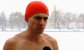 Un clujean  se pregăteşte pentru ultramaratonul de la Polul Nord alergând dezbrăcat prin oraş