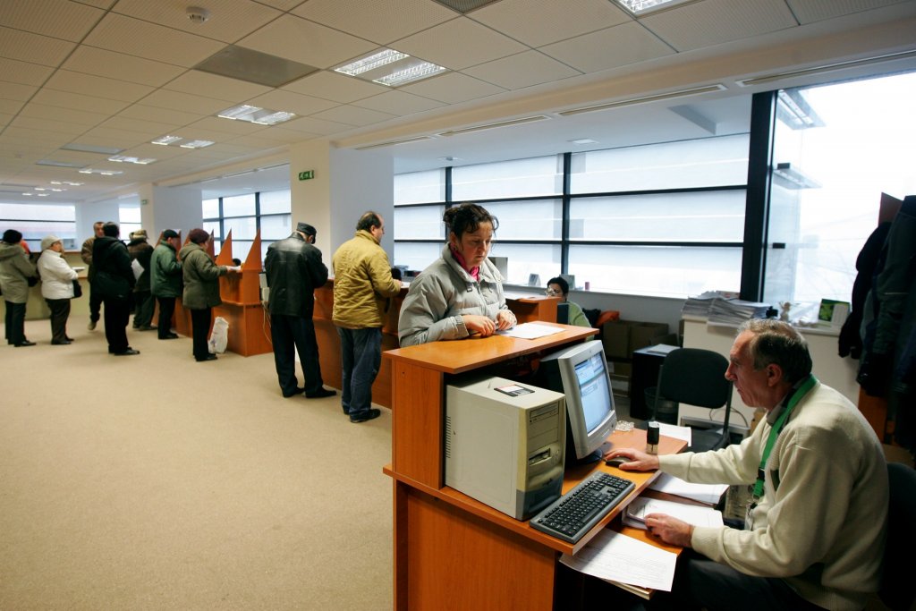 Registrul Comerțului va radia automat PFA care au mai mult de trei angajați. Lista neagră, pe internet