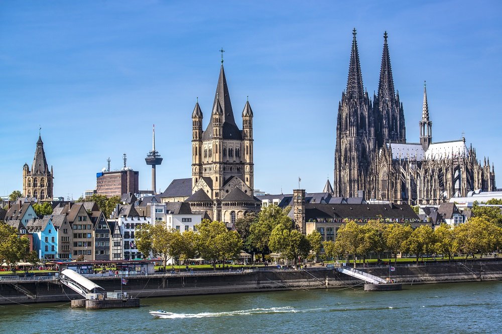 Fii voluntar în Koln. Casă, masă, transport, bani de buzunar timp de un an