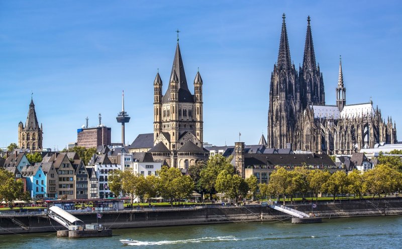 Fii voluntar în Koln. Casă, masă, transport, bani de buzunar timp de un an