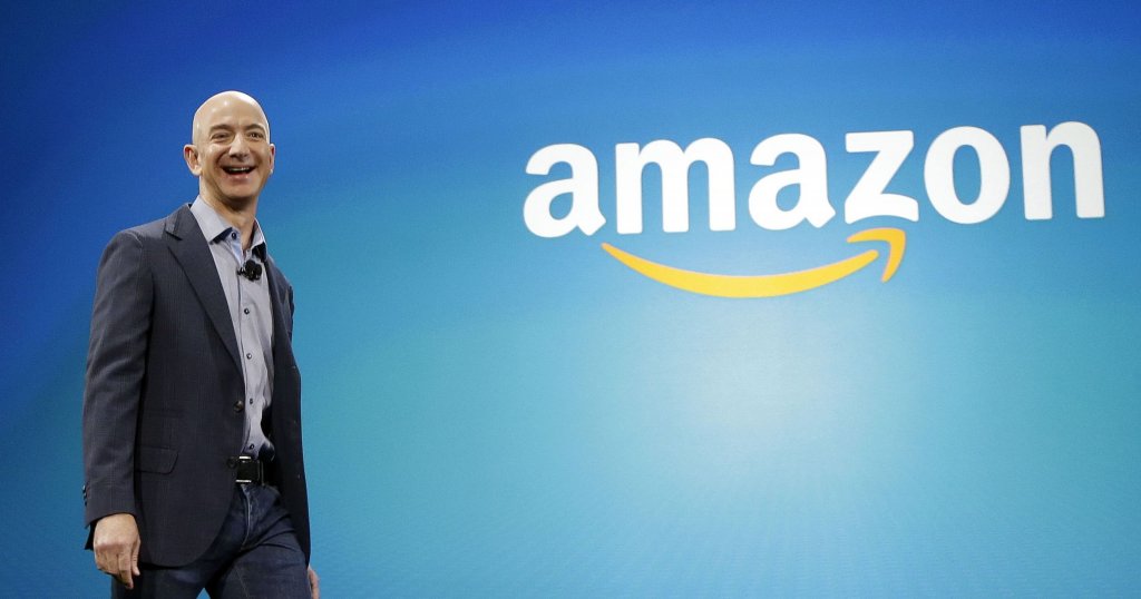 Noua iubită a patronului de la Amazon, cel mai bogat om din lume. Pilotează avioane şi joacă în filme
