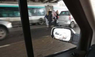 Ieşirea spre Floreşti, blocată! Accident cu 4 maşini