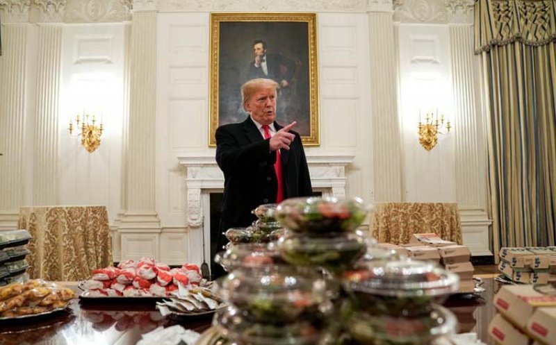 Preşedintele Trump, fast-food party la Casa Albă. Hamburgeri de la McDonald’s, serviţi pe platouri de argint