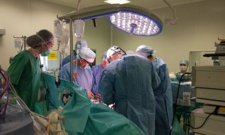 Medici din Cluj, participanţi la o intervenţie în premieră pentru Europa de Est: Transplantul robotic!