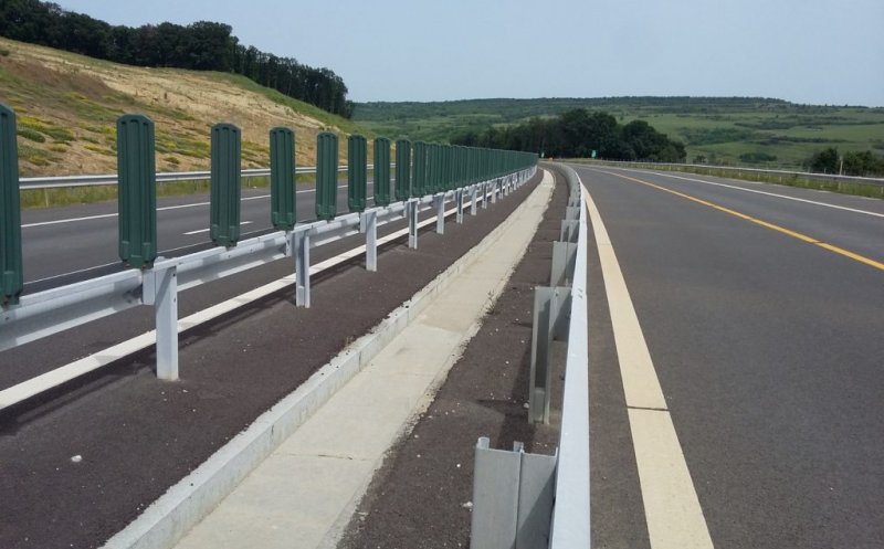 Mașină pe contrasens pe Autostrada Transilvania: "L-au avertizat toţi cu farurile"