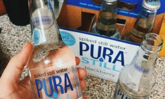 A fost lansată prima apă plată de la care te îmbeţi. Are alcool cât o bere