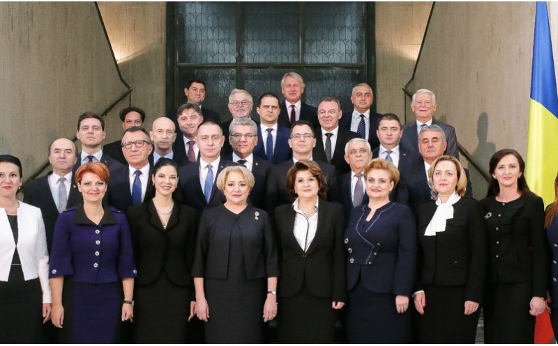 Reacție bancară la noile biruri: BT sistează noile achiziții, BCR renunță la investițiile în România
