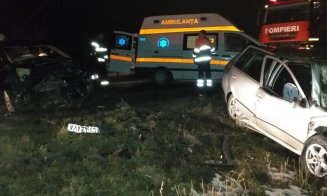 Două persoane în spital şi maşini făcute zob, după o depăşire neregulamentară