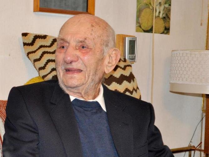 La 113 ani şi 97 de zile, a devenit cel mai bătrân bărbat din lume