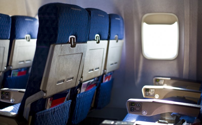 O femeie reclamă furtul unui bagaj dintr-un avion de pe ruta Cluj - Bari