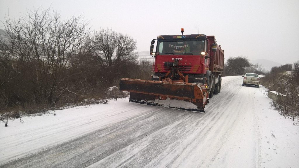 Tișe, nemulțumit de deszăpezire: "Dacă aș putea, mâine aș rezilia contractul". Cum "fentează" firmele sistemul