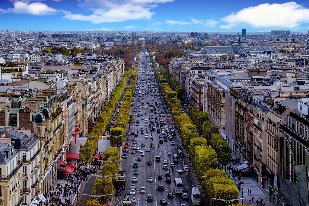 Jaf ca-n filme la o bancă din Paris: Hoţii au spart 30 de seifuri şi au reuşit să fugă