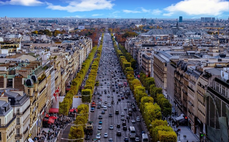 Jaf ca-n filme la o bancă din Paris: Hoţii au spart 30 de seifuri şi au reuşit să fugă