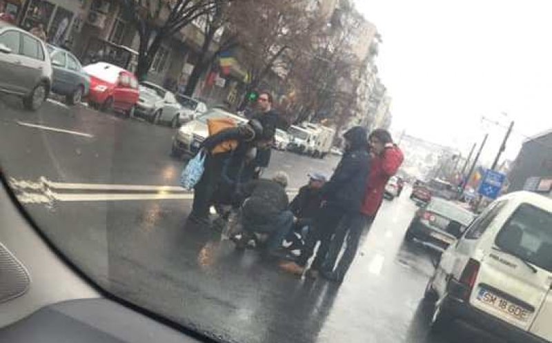 Pieton lovit în Mănăştur. Traversa neregulamentar