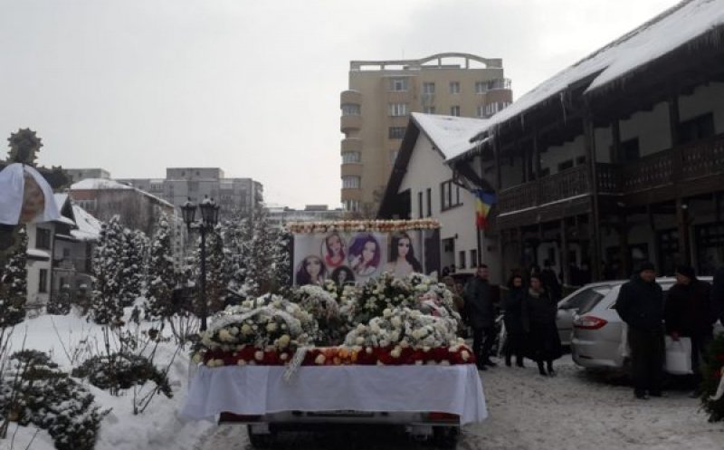 Sute de persoane la înmormântarea Gabrielei Rîpan, studenta moartă în accidentul din Cluj