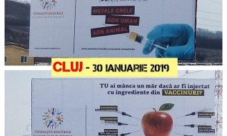 Au dispărut panourile cu mesaje antivaccinare din Cluj-Napoca